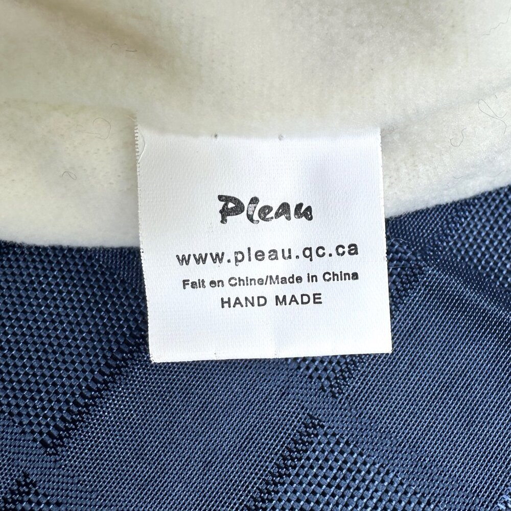 NEW - PLEAU Cable Knit Ivory Cream Logo signature Pom Hat - One size - Picture 7 of 8